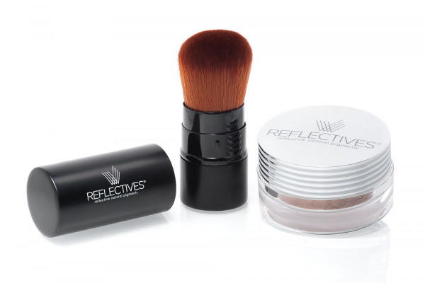 Set mit Mineral Foundation und Kabuki-Pinsel